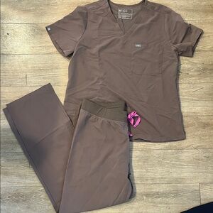 Figs cafe brown Scrub Set with Pink Accent